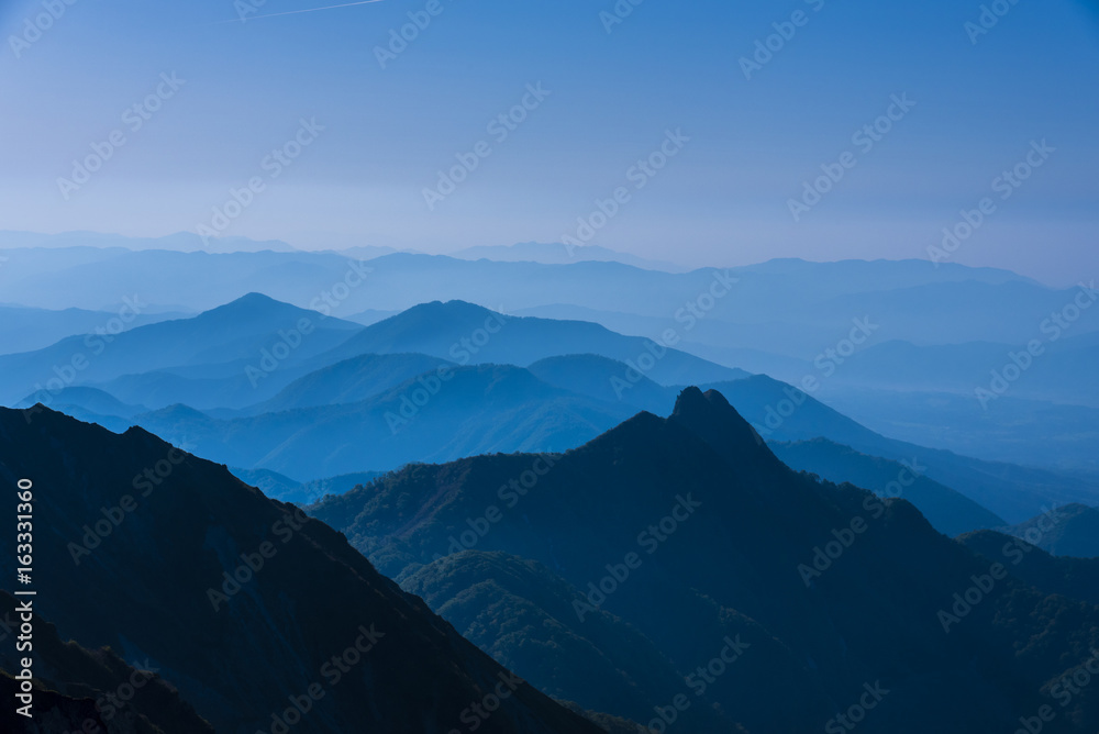 中国山地の山並み