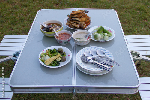 Field table, which places food photo