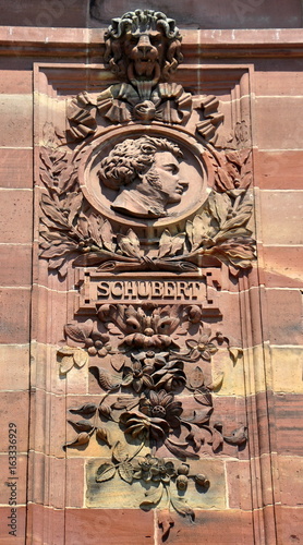 Relief Franz Schuberts an der Fassade der Aubette am Kleberplatz photo