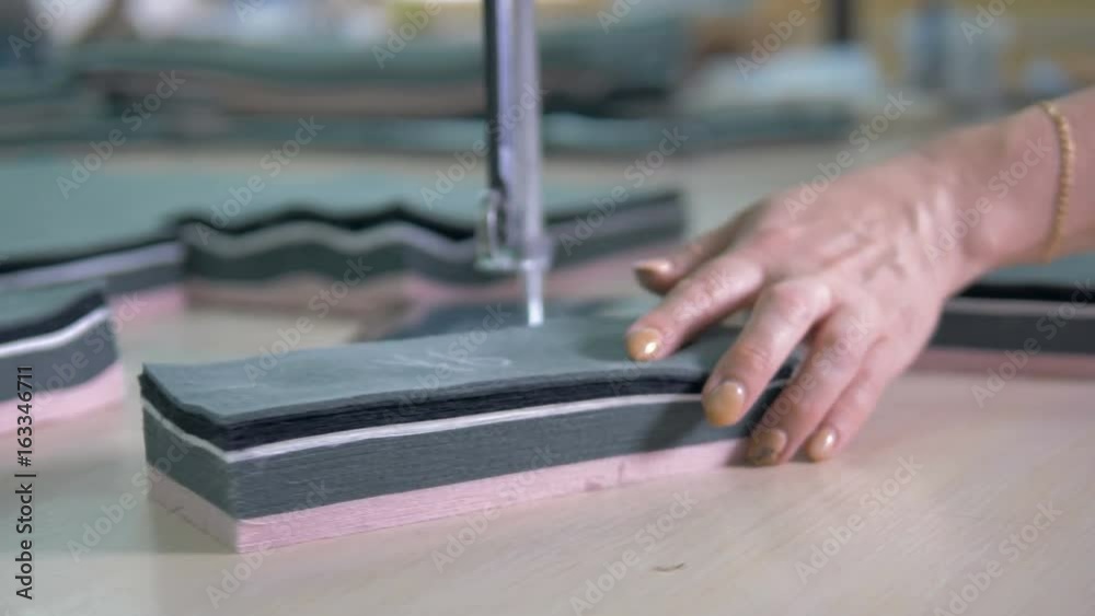 A vertical cutting machine makes incisions. A vertical cutting machine makes incisions.
