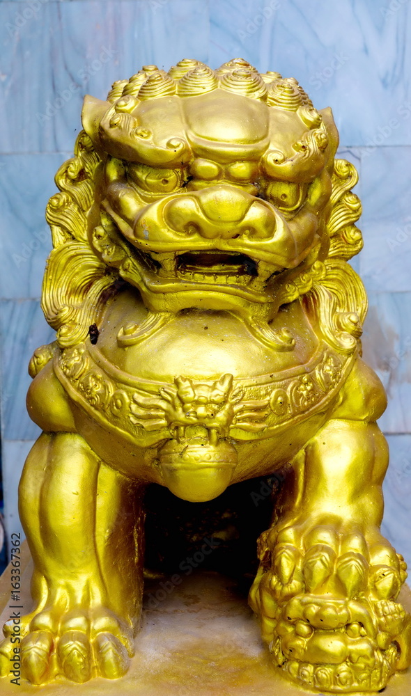 Fototapeta premium Chinese lion statue
