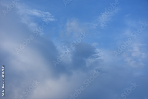青空と雲「空想・雲のモンスターたち〔獅子などのイメージ（中央）〕存在感、夢の実現、目指せなどのイメージ