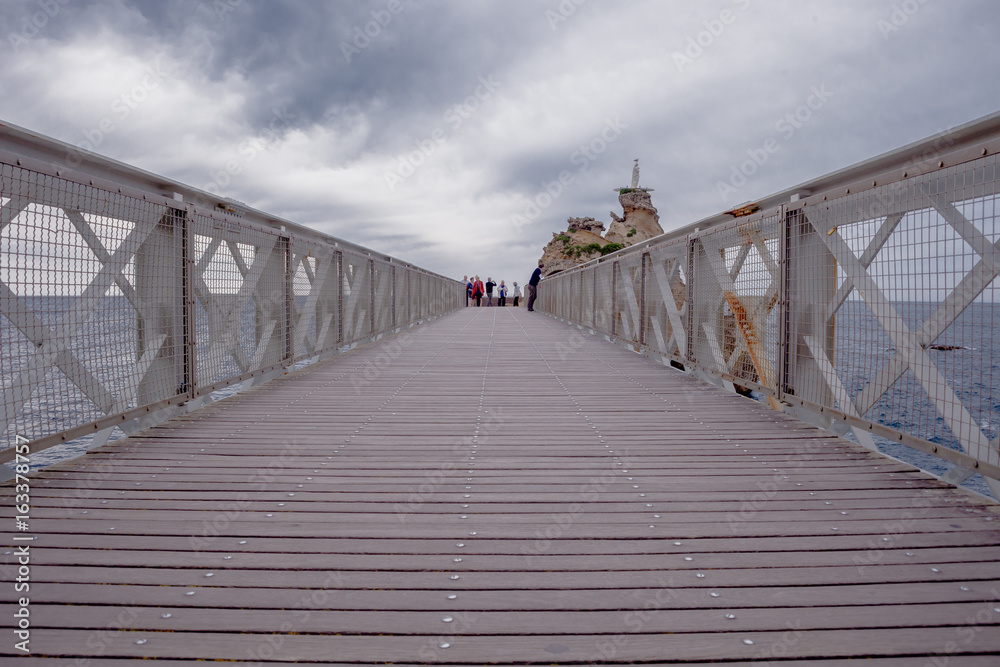 Brücke Steg zum Atlantik in Biarritz Frankreich
