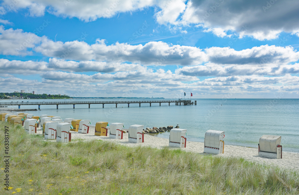 Wunschmotiv: Strand und Seebrücke im Urlaubsort Haffkrug an der Ostsee nahe Scharbeutz und Timmendor