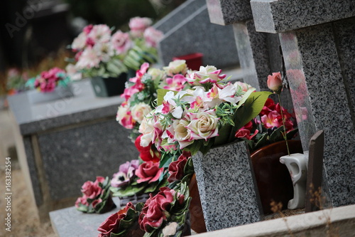 cimetière tombe fleurie RIP repose en paix