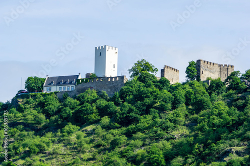Burg Sterrenberg am Rhein bei blauen Himmel in Kamp-Bornhofen photo