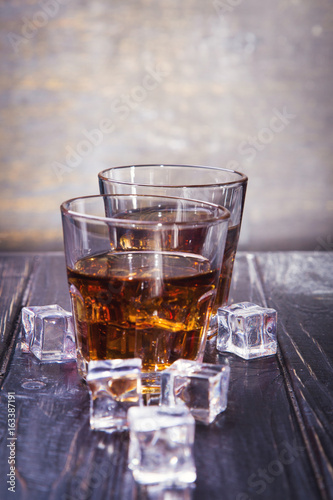 Fototapeta Naklejka Na Ścianę i Meble -  old whisky and ice