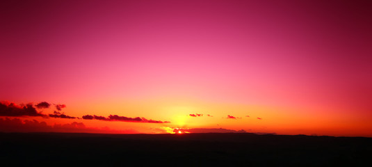 Fotobehang Roze Rode en paarse zonsondergang  © oraziopuccio