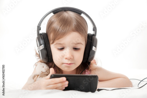 the little girl listens to music