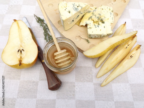 Fototapeta Naklejka Na Ścianę i Meble -  Cheeseboard. Cheese with blue mold, pears, thyme and honey.