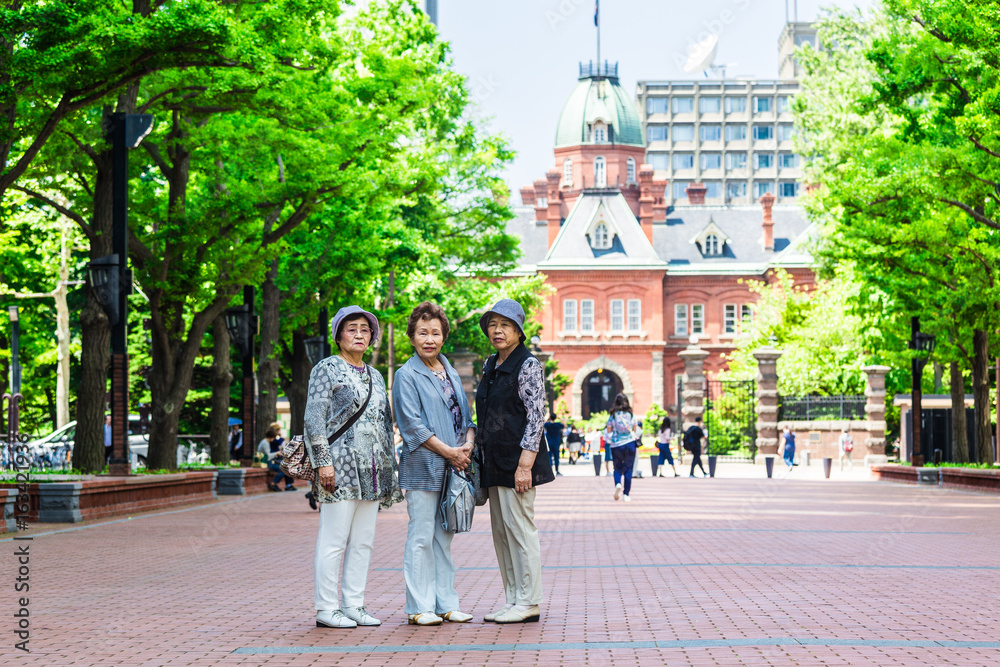 日本人 高齢者女性 旅行