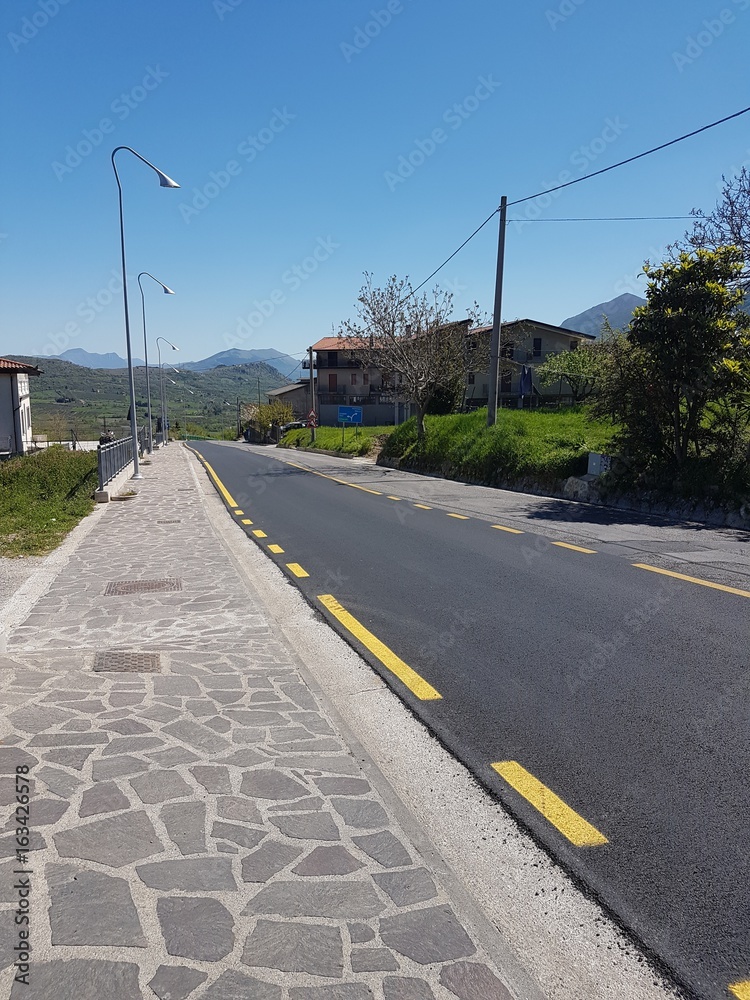 Strada vuota