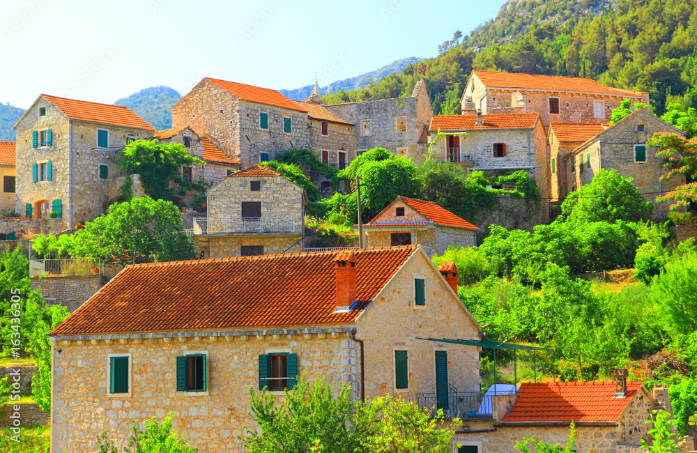Φωτογραφία Old stone houses in Pitve village on Island Hvar, Croatia
