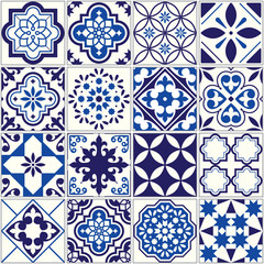 Keuken achterwand Portugese tegeltjes patronen Lissabon bloemenmozaïek in marineblauw  © redkoala