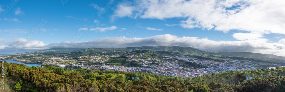 Terceira: Blick vom Monte Brasil auf  Angro do Heroismo