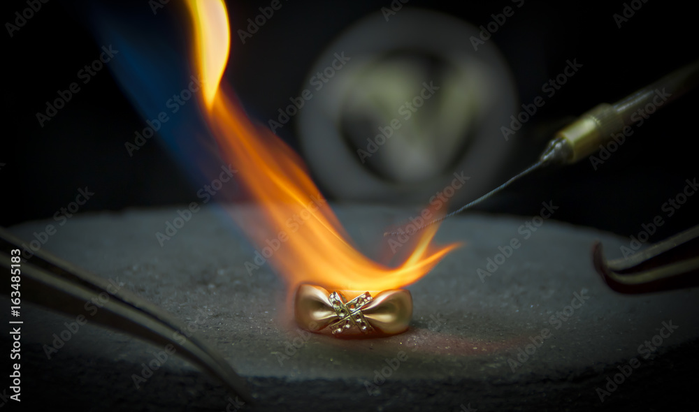 The jeweler solder the ring. - obrazy, fototapety, plakaty 