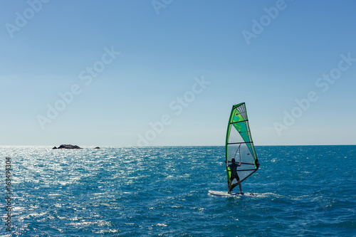 Windsurf © sutulastock