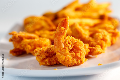 fried shrimp w/ french fries