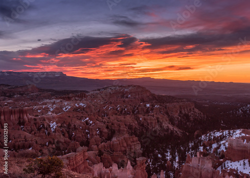 Vibrant Sunrise Over Bryce Canyon Hoodoos