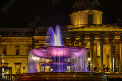 Trafalgar square de noche en Londres