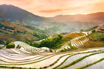 Handdoek met foto Rijstvelden Sunset over terraced rice field in Longji, Guilin in China  © creativefamily