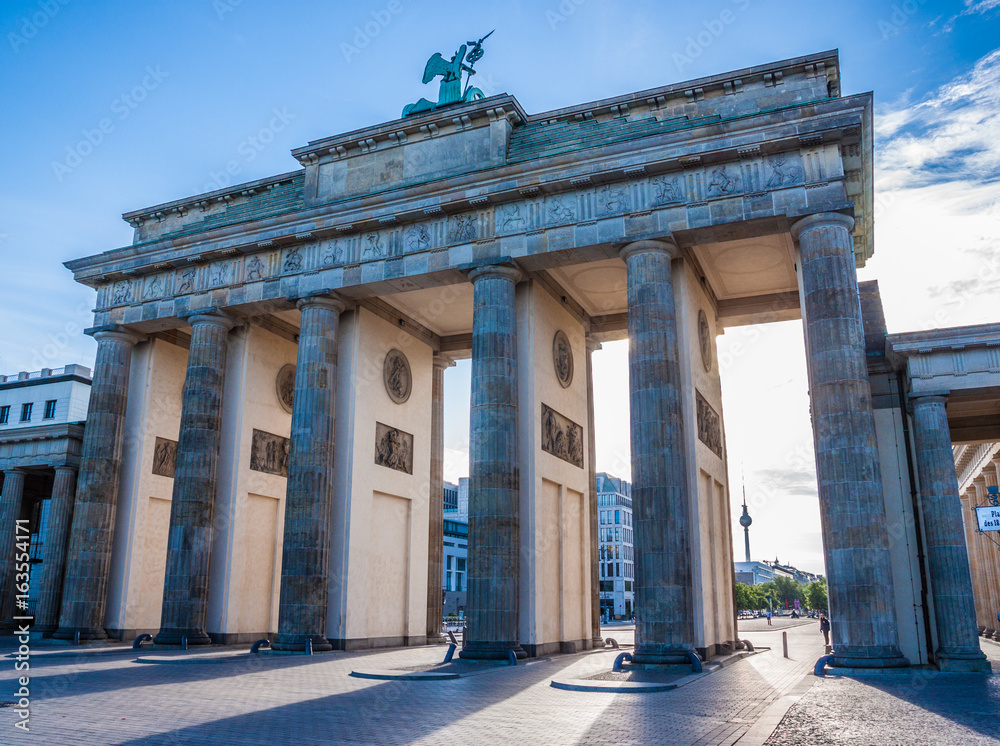 Obraz premium Famous Brandenburger Tor (Brandenburg Gate). Berlin, Germany
