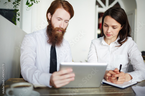 Two brokers analyzing online data