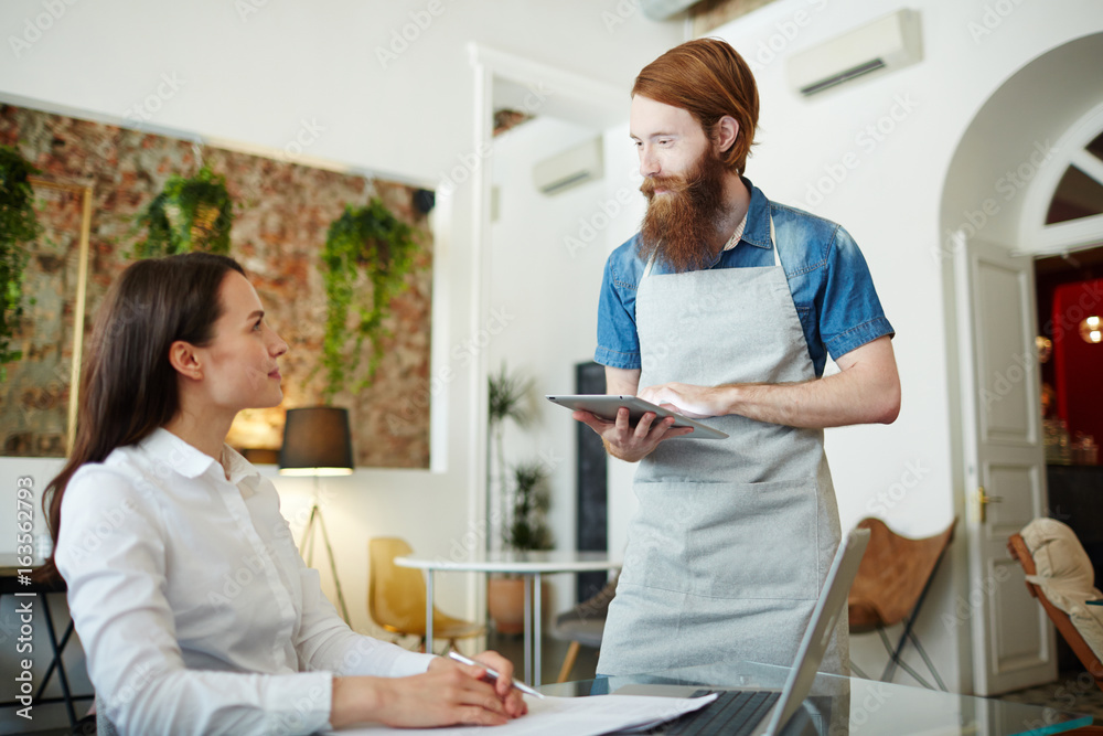 Fototapeta premium Businesswoman voicing her lunch offerings while ordering meals