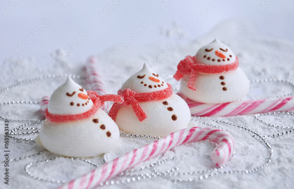 Fototapeta premium Funny meringue snowman