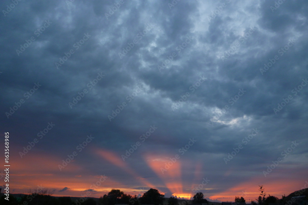 Naklejka premium Beautiful sunset after rain 