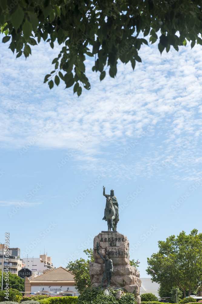 Plaza de España con estatua Rey Jaime, Mallorca, Islas Baleares