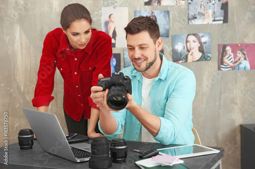 Two young photographers dis...