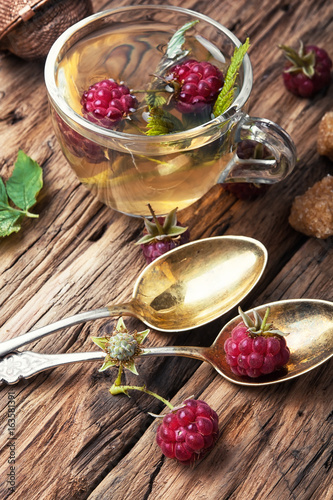 Berry tea with raspberries