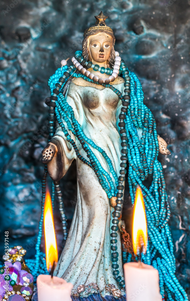 Obraz premium Altar com imagem de Iemanjá.