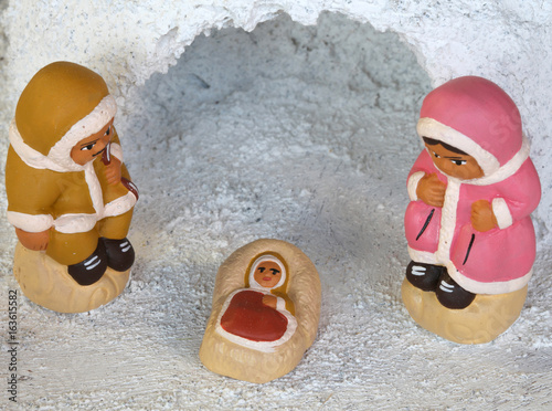 Igloo and Icelandic crib figurines of the Holy Family set photo