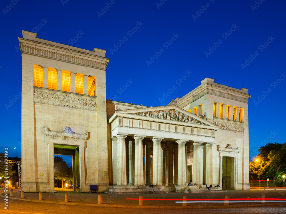 Fototapeta premium Monumental arch at evening on Koenigsplatz in German city Munich.
