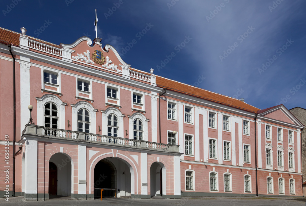 Fototapeta premium Tallin - Das Schloß und heutige Estnische Parlament