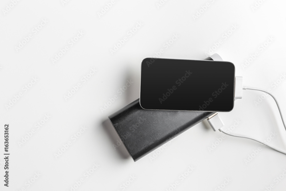 Obraz premium phone mobile connect to battery power bank