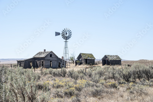 Vászonkép Ramshackle Farm 2