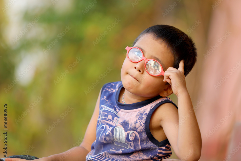 Fototapeta premium Indian child On eyeglass