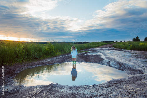 Photo girl and big puddle reflection