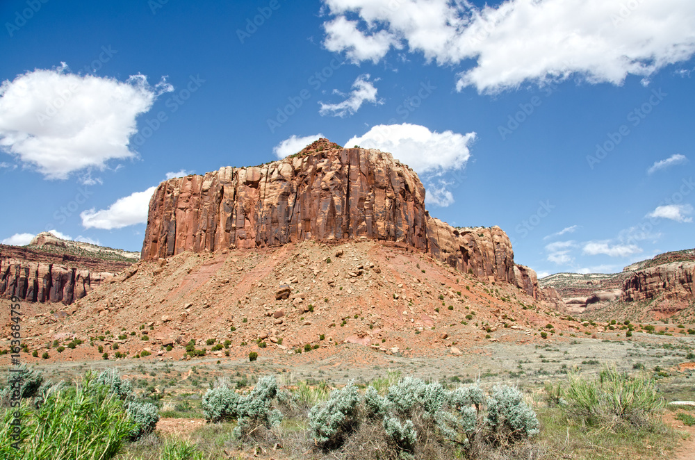 Sandstone Buttes from the Canyon Floor