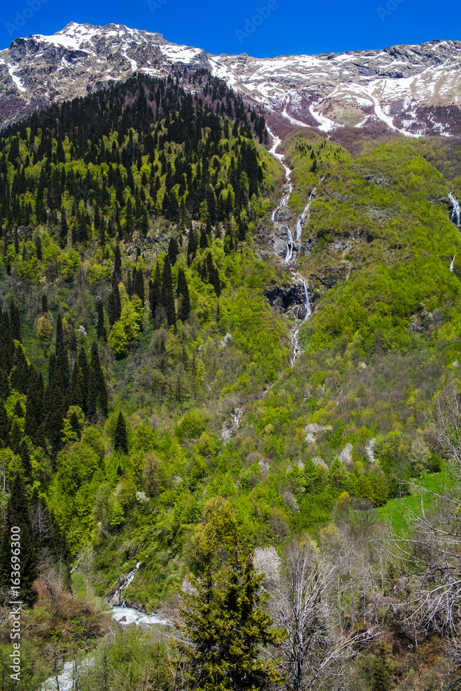 Fotografie highest waterfall near lake Ritsa