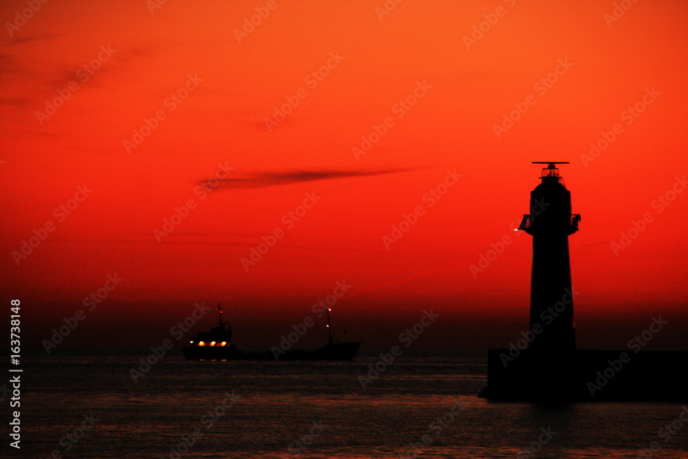 Fototapeta premium The lighthouse in a sunset