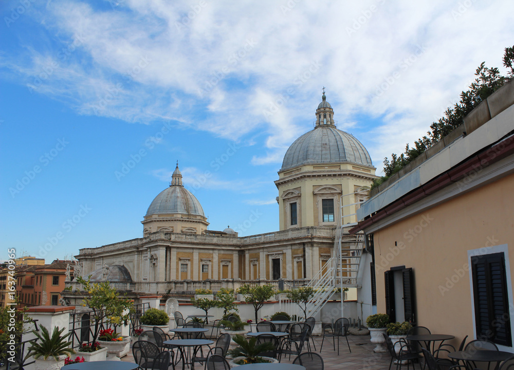 Obraz premium Roma taras rzymu błękitne niebo