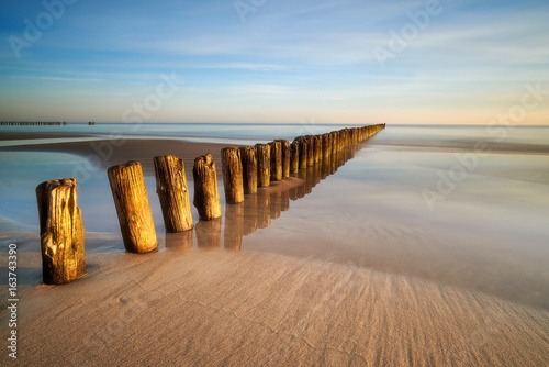 Fototapeta Naklejka Na Ścianę i Meble -  Beautiful sandy beach, baltic with a wooden breakwater	