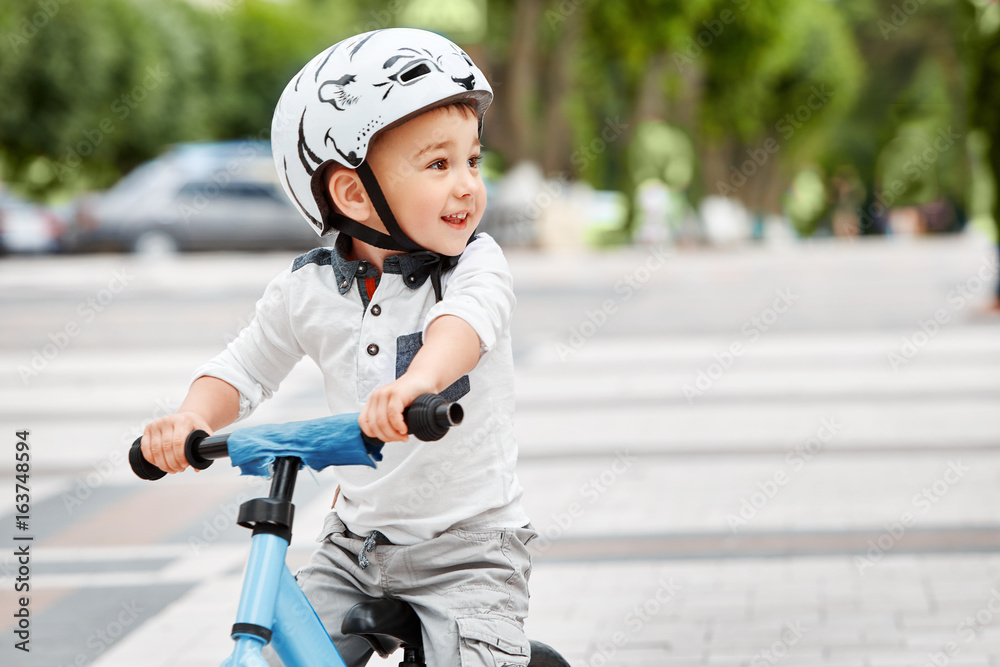 Obraz premium boy in a helmet riding bike