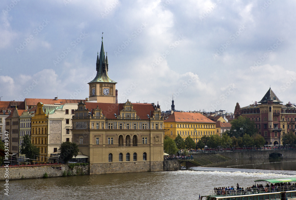 Fototapeta premium Praga - stare miasto i nabrzeże Wełtawy, Czechy ..