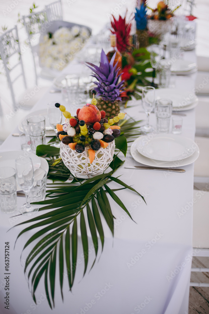 Decoration of tables at the wedding