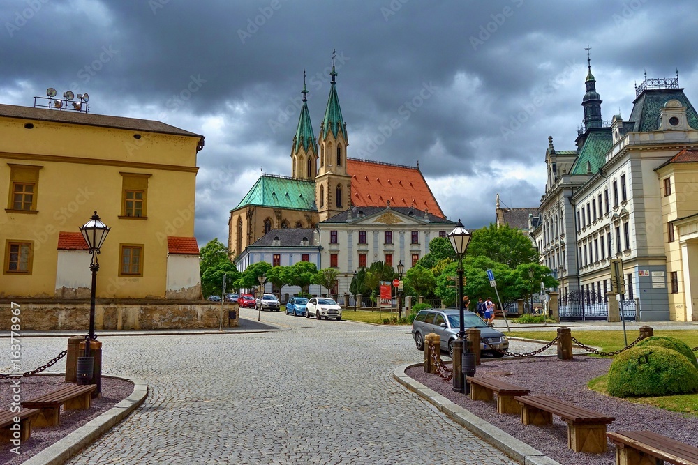 Obraz premium KROMERIZ, CZECH REPUBLIC - 2TH JULY 2017: Colourful buildings and architecture along Velke Namesti in Kromeriz.